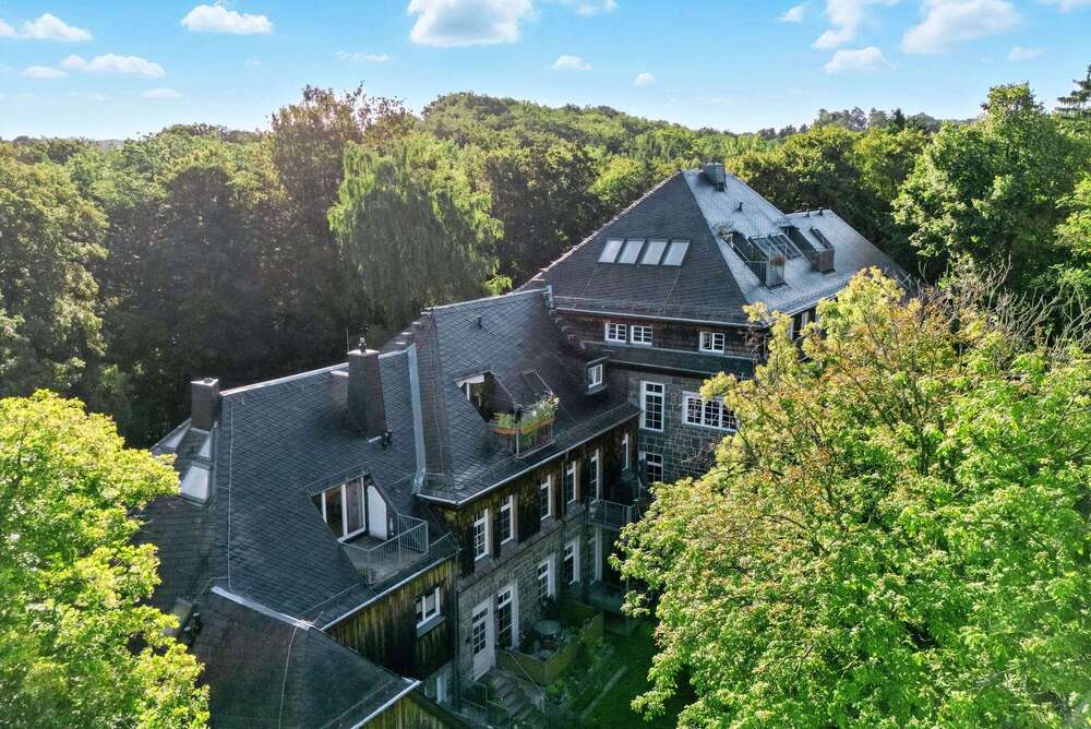 Thumbnail-Wohnung zum Kaufen in Chemnitz 215.000,00 € 148 m²