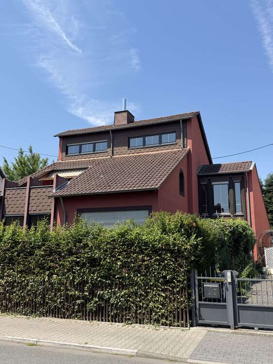 Thumbnail-Haus zum Mieten in Frankfurt am Main 2.750,00 € 206 m²