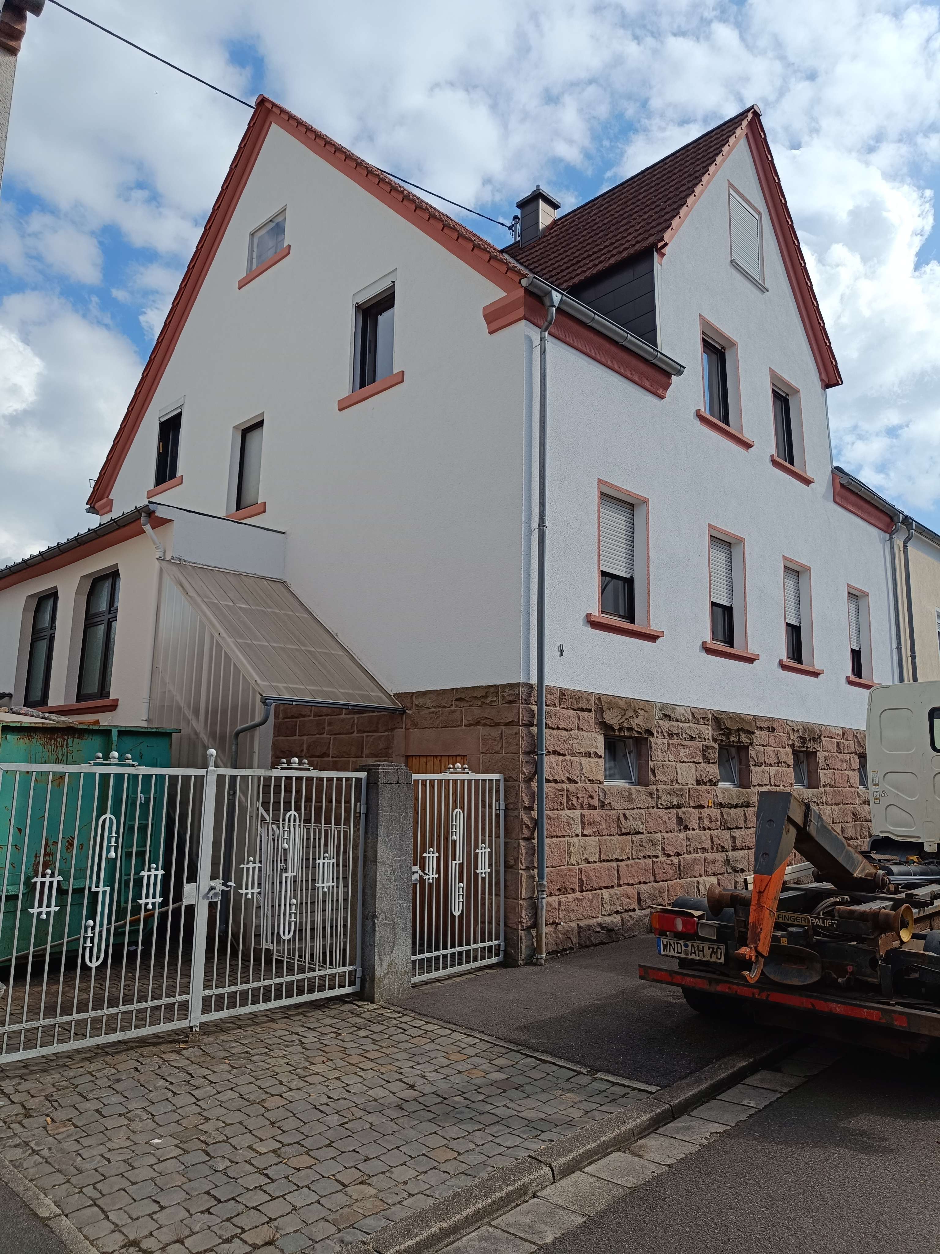 Thumbnail-Haus zum Kaufen in Schiffweiler 179.000,00 € 160 m²