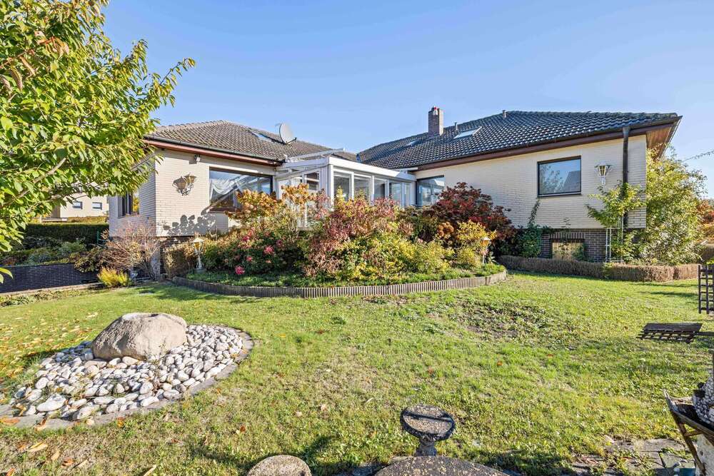 Thumbnail-Haus zum Kaufen in Sarstedt 790.000,00 € 327.14 m²