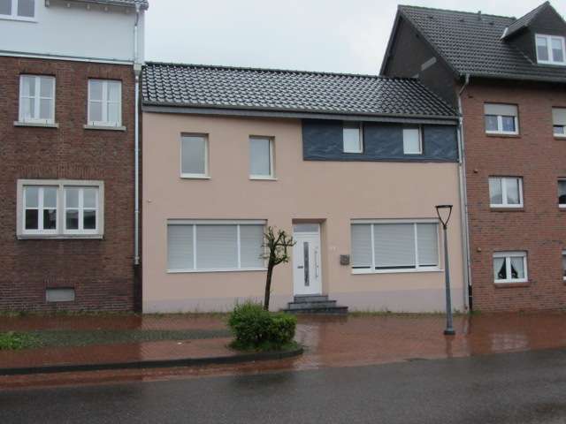 Thumbnail-Haus zum Kaufen in Uebach-Palenberg 125.000,00 € 185 m²