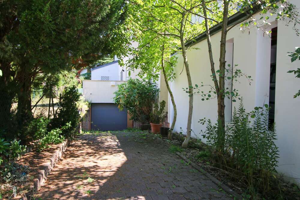 Thumbnail-Haus zum Kaufen in Neu-Isenburg 1.036.000,00 € 271.36 m²