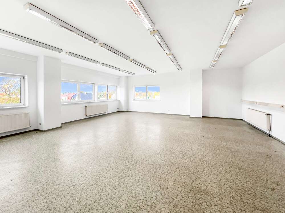 Thumbnail-Büro in Genthin 1.241,21 € 318.26 m²