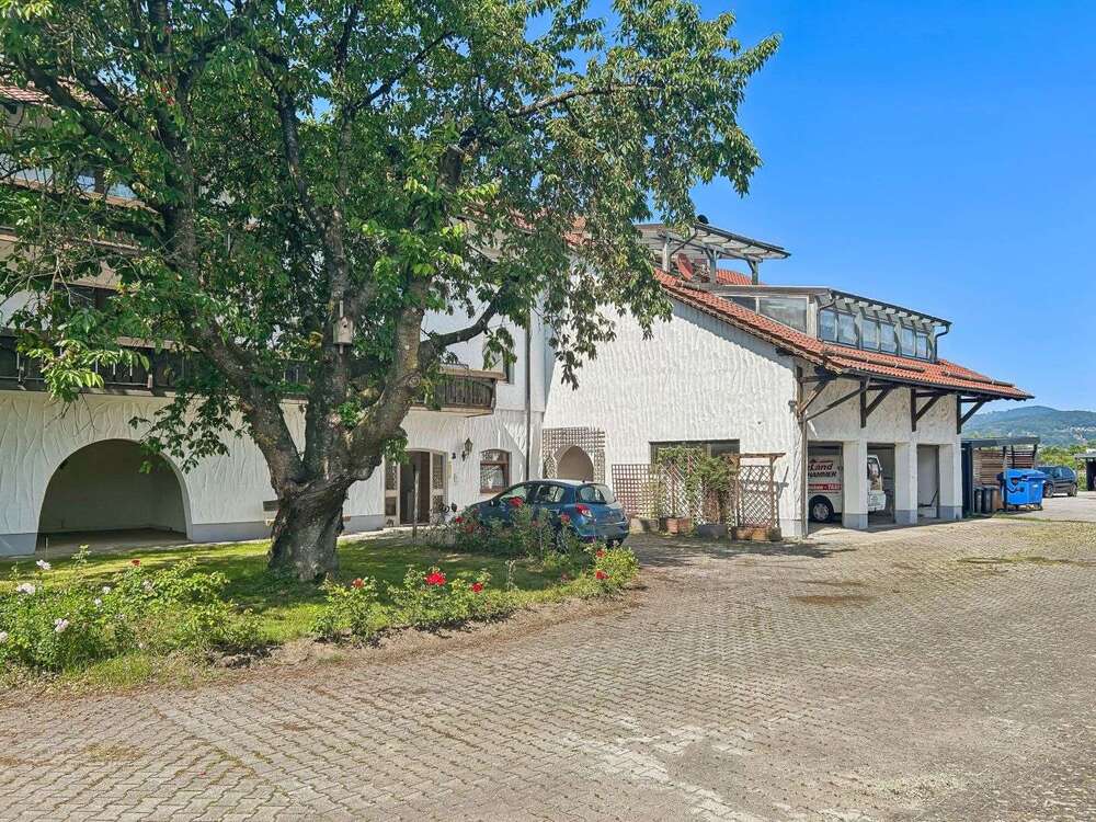 Thumbnail-Wohnung zum Mieten in Deggendorf 1.300,00 € 200 m²