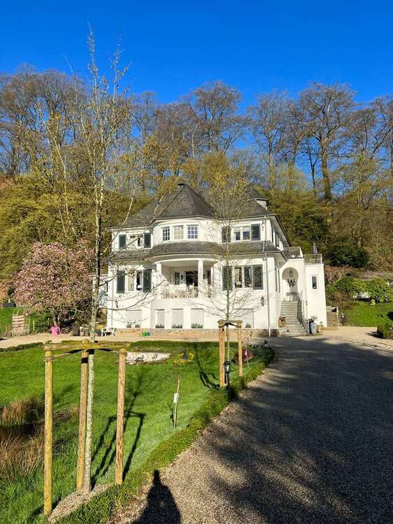 Thumbnail-Haus zum Kaufen in Essen Werden 2.599.000,00 € 490 m²