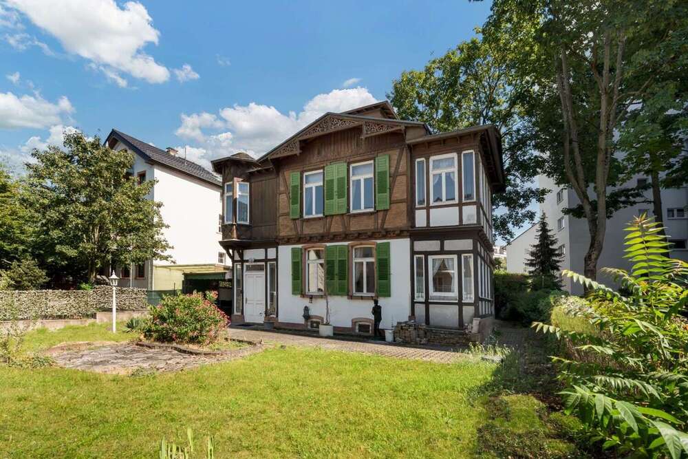 Thumbnail-Haus zum Kaufen in Frankfurt am Main 1.075.000,00 € 218.99 m²