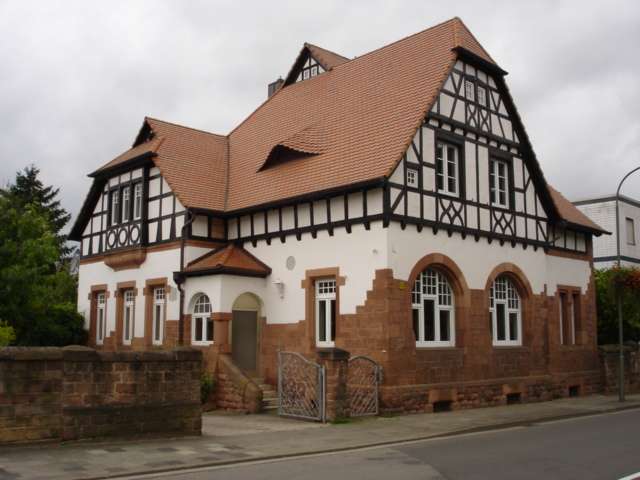 Thumbnail-Haus zum Mieten in Kaiserslautern 2.500,00 € 300 m²
