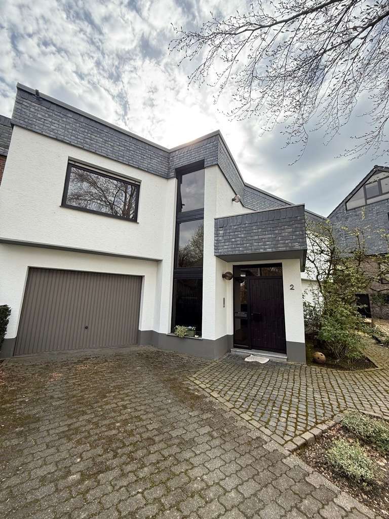 Thumbnail-Haus zum Mieten in Stolberg 2.075,00 € 166 m²