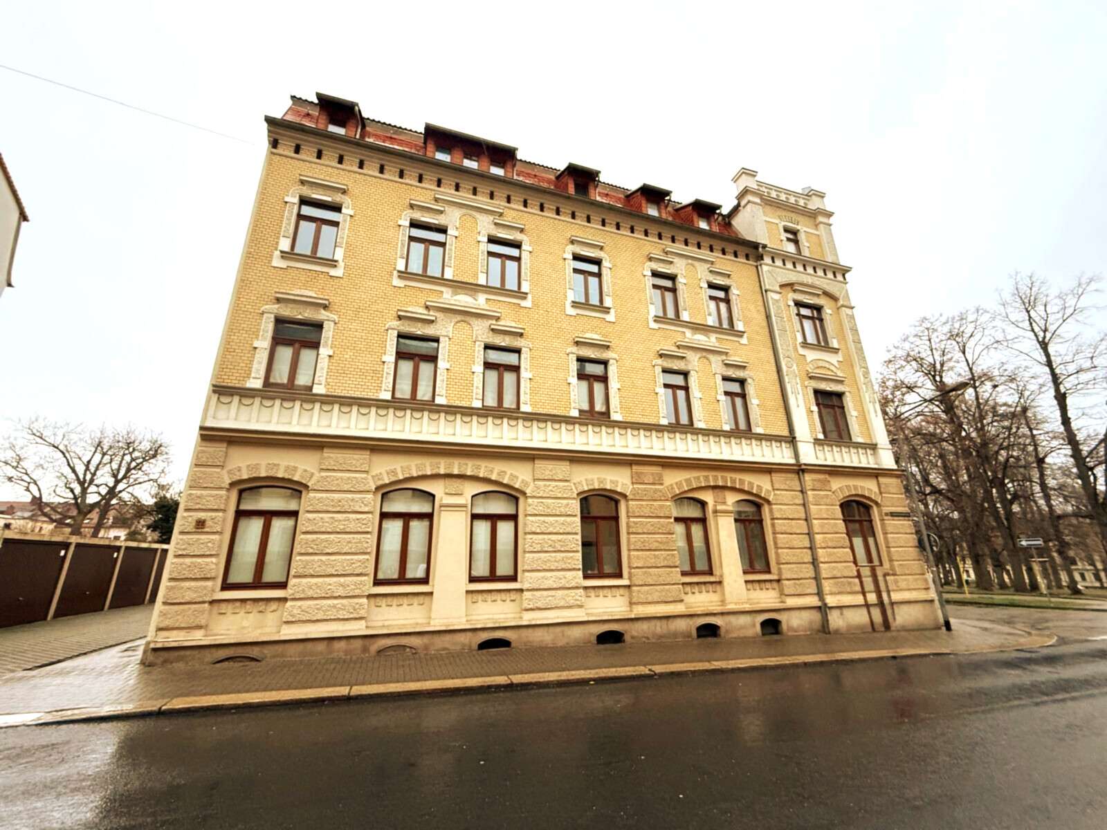 Thumbnail-Wohnung zum Kaufen in Meerane 69.000,00 € 84.5 m²