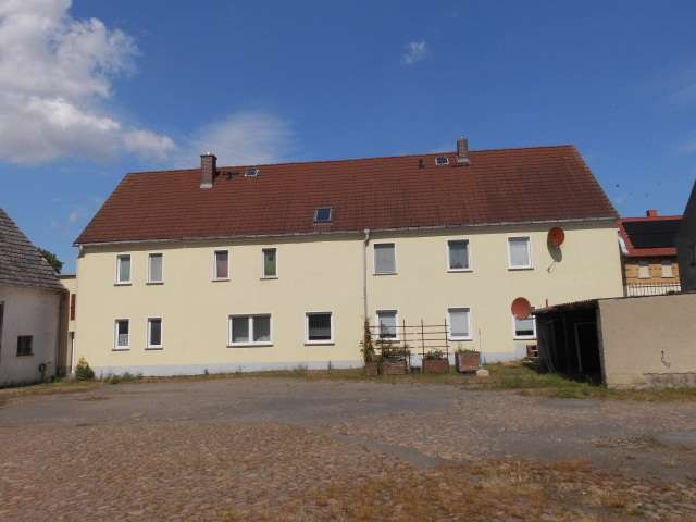Thumbnail-Haus zum Kaufen in Falkenhain 170.000,00 € 310 m²