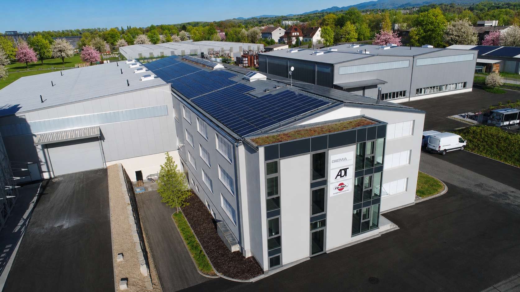 Thumbnail-Halle in Müllheim 2.700,00 € 683.69 m²