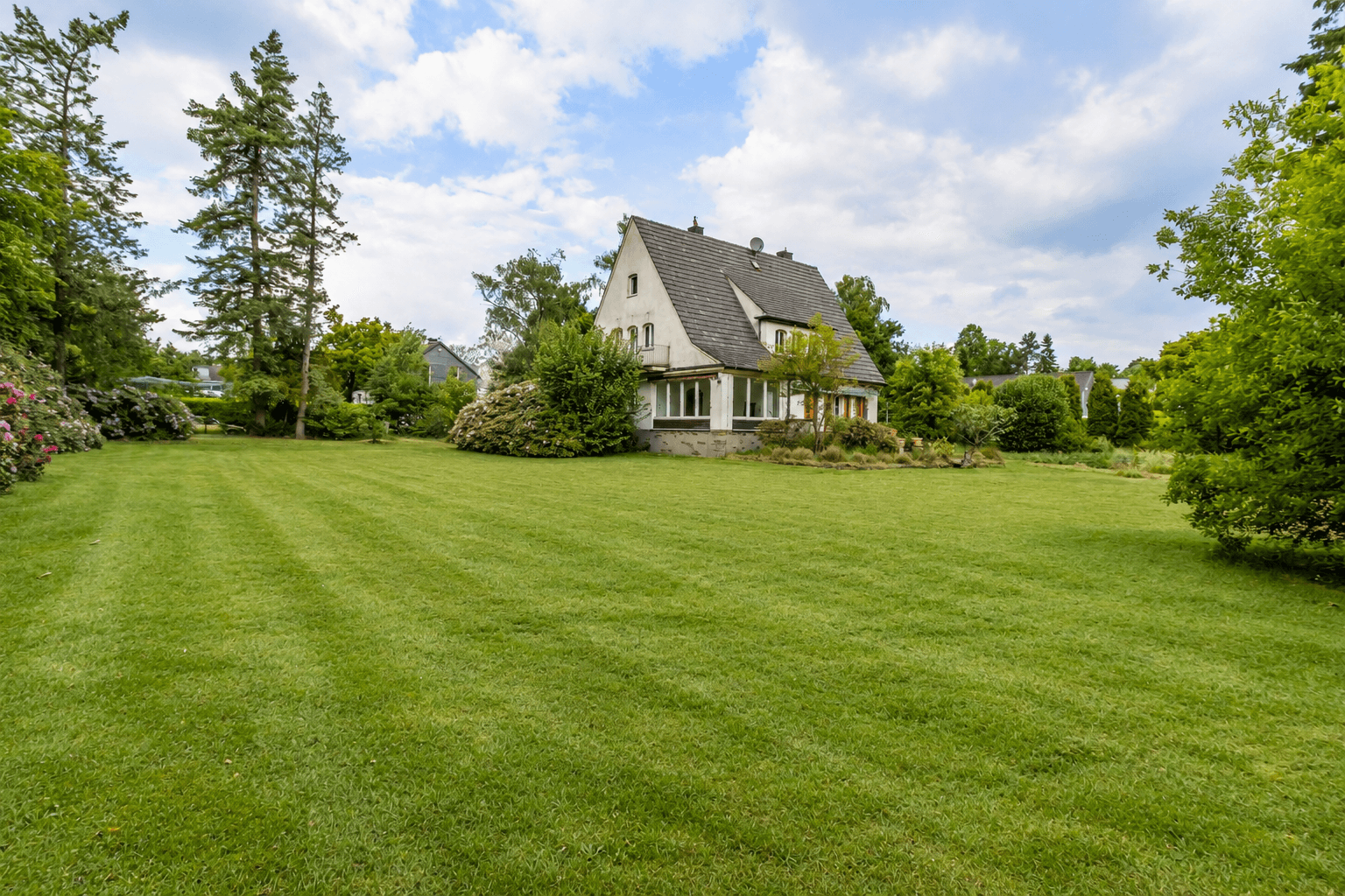 Thumbnail-Haus zum Kaufen in Ratingen 1.250.000,00 € 249 m²