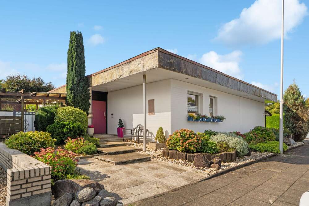 Thumbnail-Haus zum Kaufen in Dormagen 629.000,00 € 239 m²