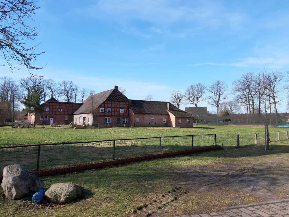 Thumbnail-Haus zum Kaufen in Wahrenholz OT Betzhorn 290.000,00 € 307 m²