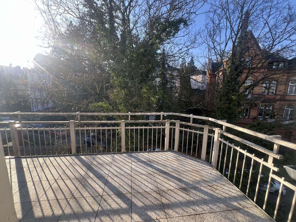 Thumbnail-Wohnung zum Mieten in Wiesbaden 3.000,00 € 180 m²
