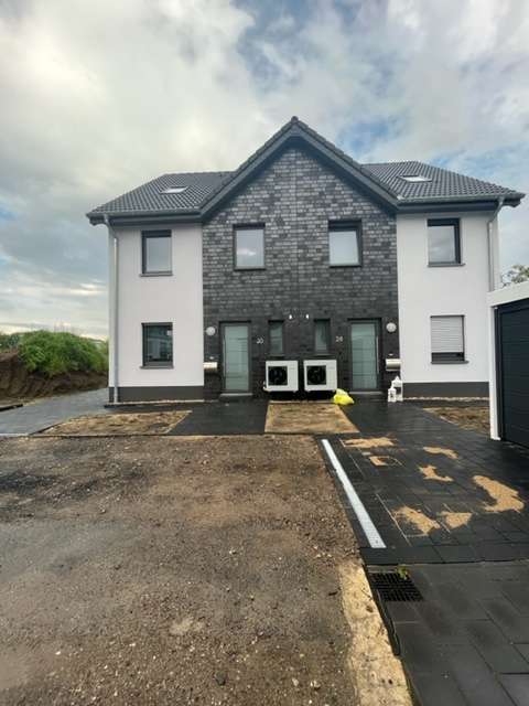 Thumbnail-Haus zum Mieten in Voerde (Niederrhein) 1.715,00 € 137.2 m²