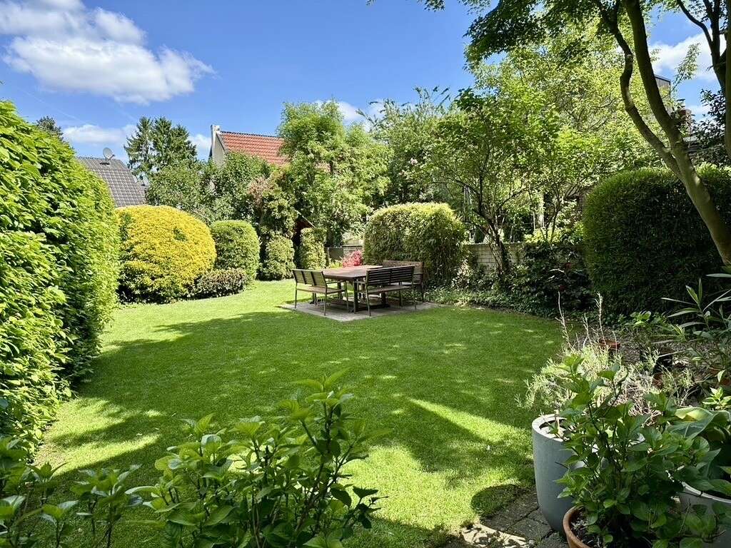 Thumbnail-Haus zum Kaufen in Düsseldorf-Kaiserswerth 1.200.000,00 € 180 m²