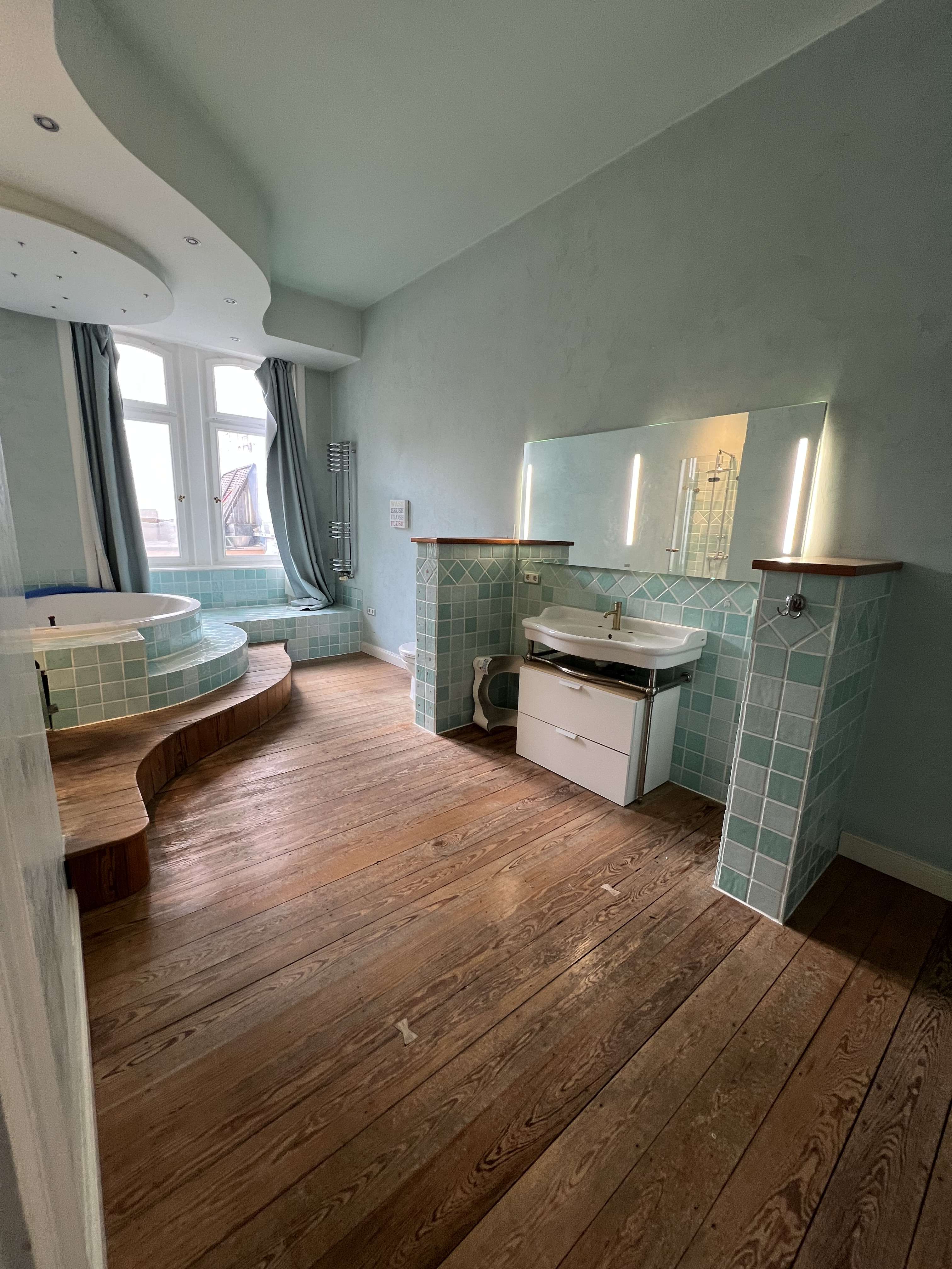 Thumbnail-Wohnung zum Mieten in Wiesbaden 2.700,00 € 180 m²