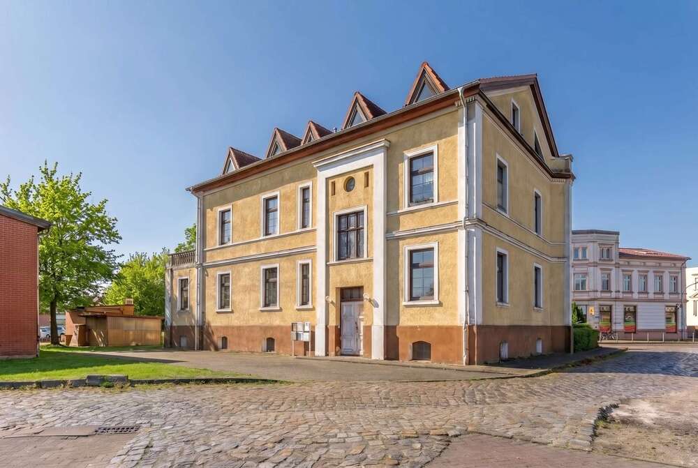 Thumbnail-Haus zum Kaufen in Neustadt (Dosse) 375.000,00 € 282 m²