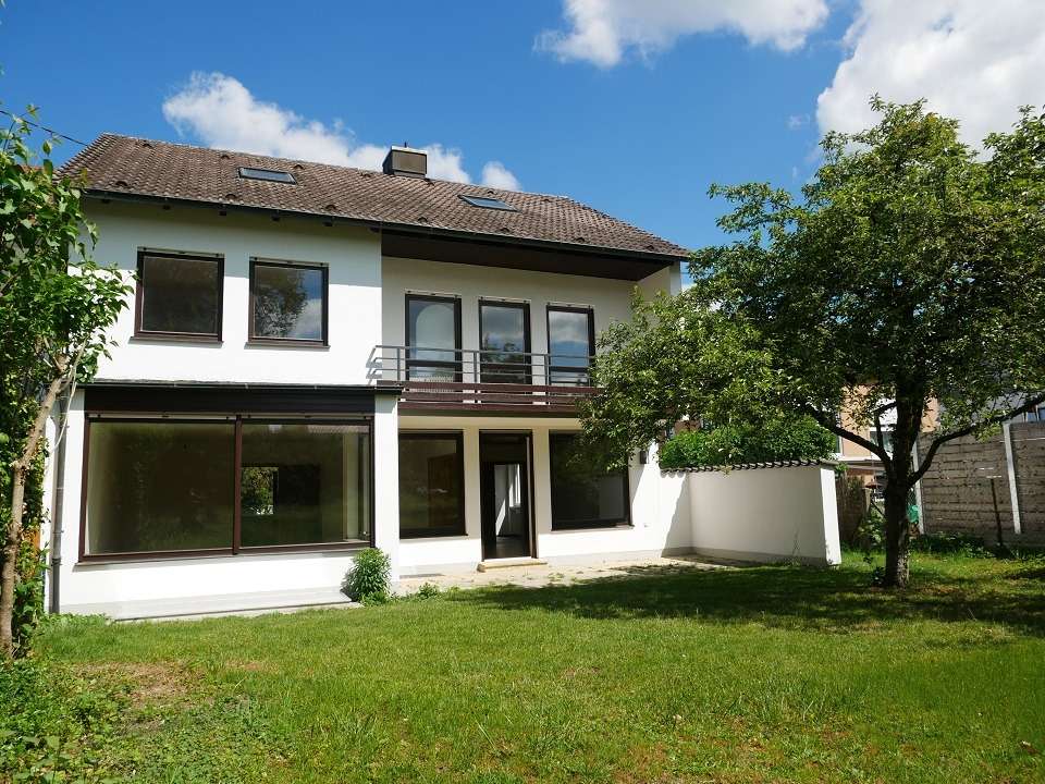 Thumbnail-Haus zum Mieten in Friedberg 2.250,00 € 206 m²