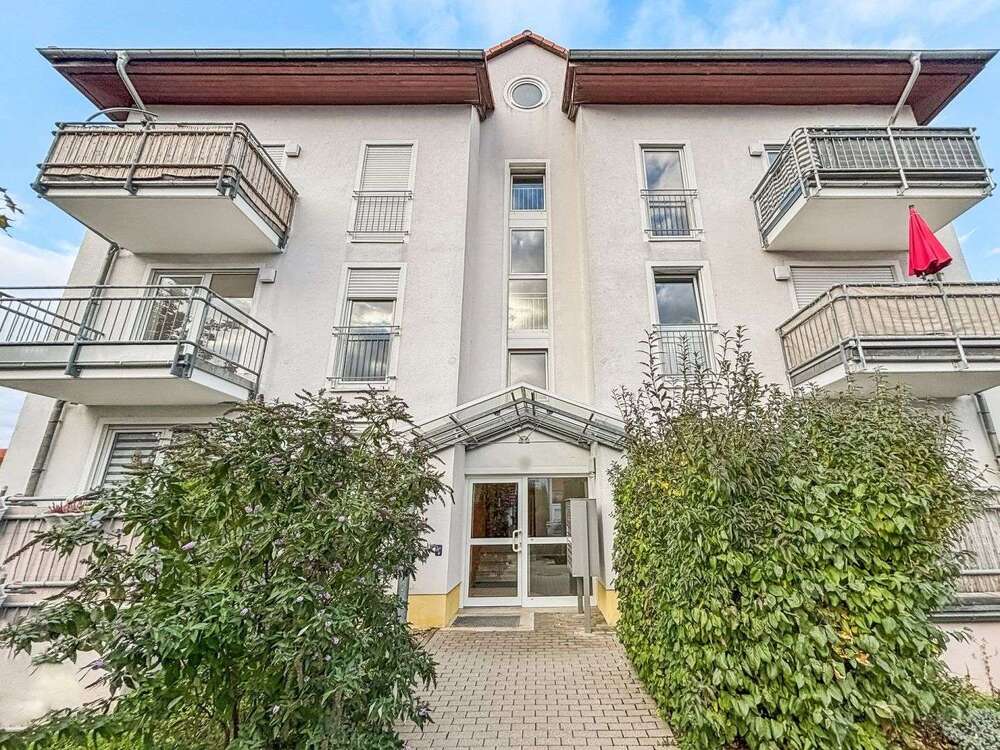 Thumbnail-Wohnung zum Kaufen in Halle (Saale) 139.990,00 € 67.34 m²