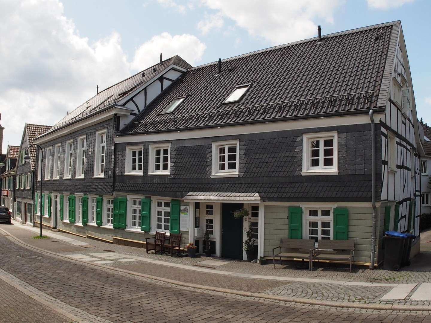 Thumbnail-Wohnung zum Kaufen in Remscheid Lüttringhausen 295.000,00 € 131.55 m²