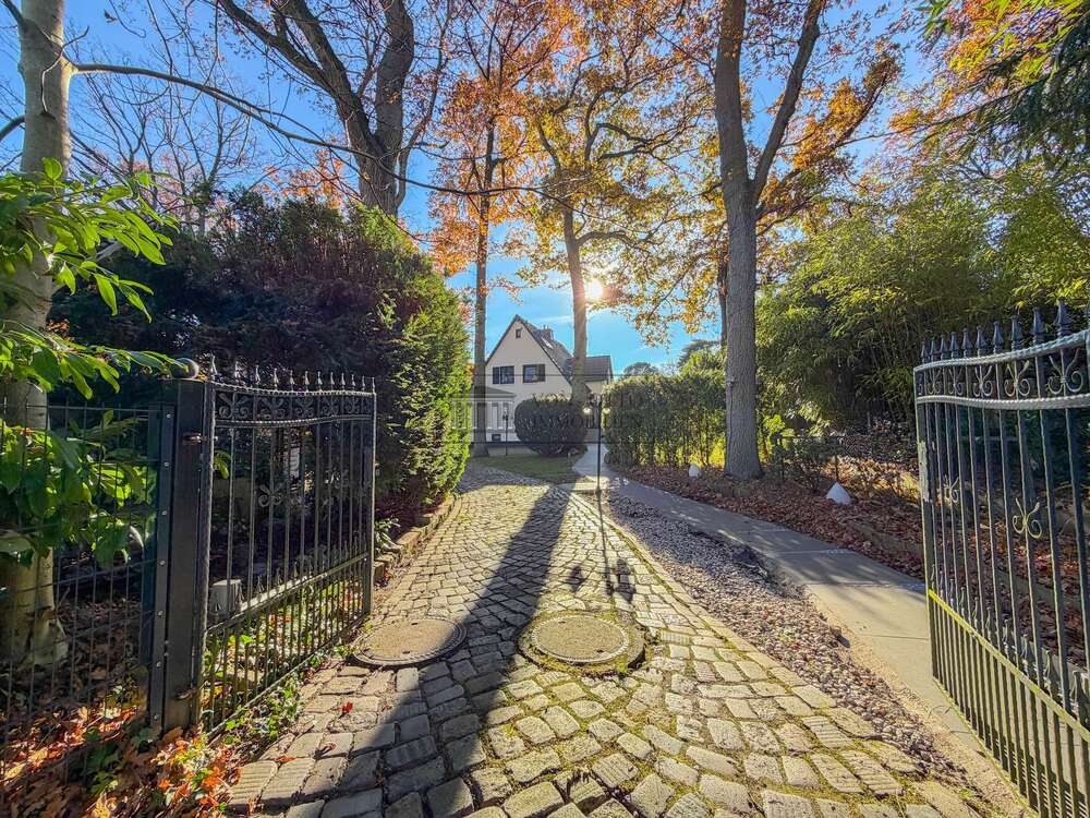 Thumbnail-Haus zum Kaufen in Hamburg 1.099.000,00 € 220.07 m²