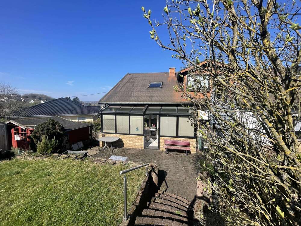 Thumbnail-Haus zum Kaufen in Nonnweiler 175.000,00 € 230 m²