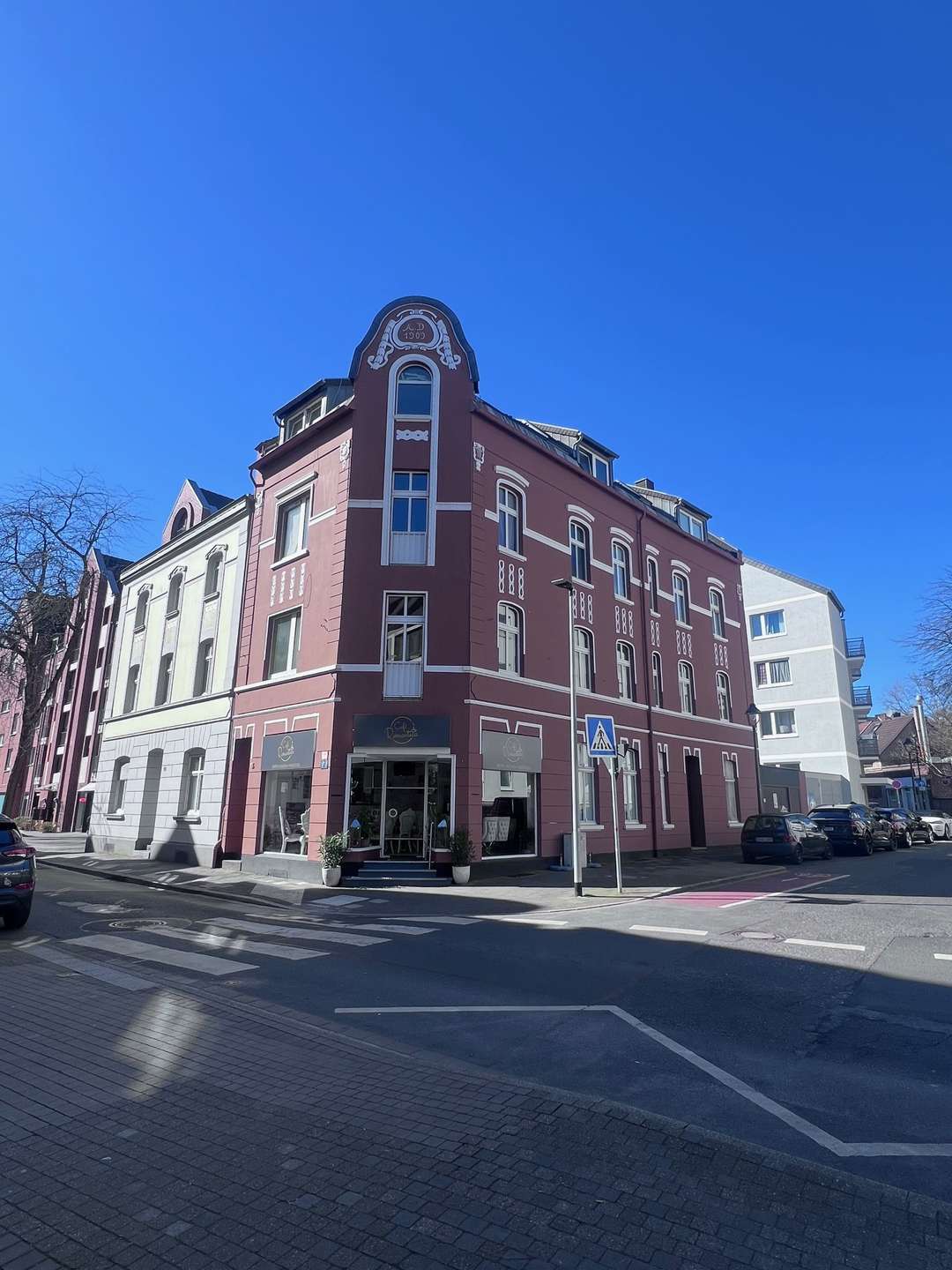 Thumbnail-Haus zum Kaufen in Düsseldorf 1.150.000,00 € 357 m²