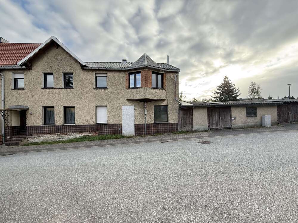 Thumbnail-Haus zum Kaufen in Klötze 98.000,00 € 220 m²