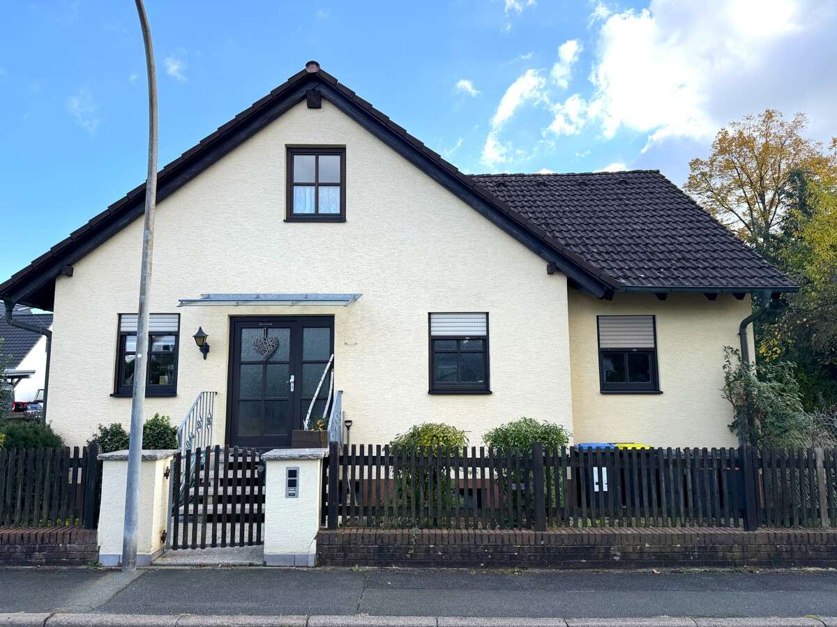 Thumbnail-Haus zum Kaufen in Forchheim Buckenhofen 595.000,00 € 138 m²