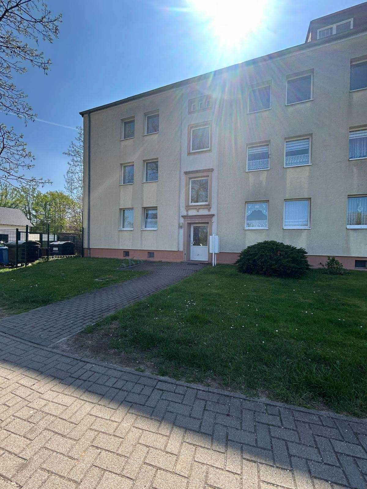 Thumbnail-Wohnung zum Mieten in Calbe 430,00 € 61.44 m²