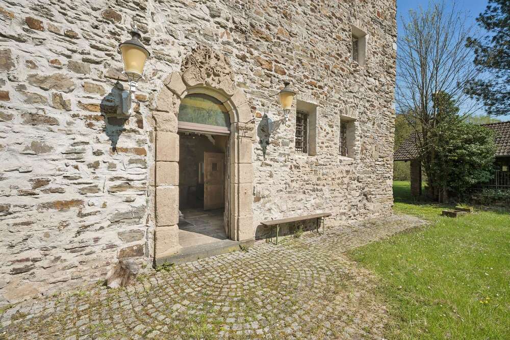 Thumbnail-Haus zum Mieten in Ratingen-Heiligenhaus 3.800,00 € 250 m²