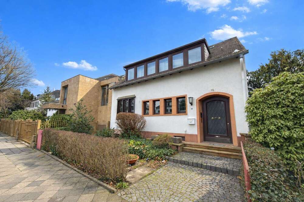 Thumbnail-Haus zum Kaufen in Düsseldorf 1.950.000,00 € 249 m²