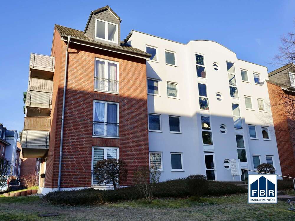 Thumbnail-Wohnung zum Kaufen in Schwerin 135.000,00 € 67.55 m²