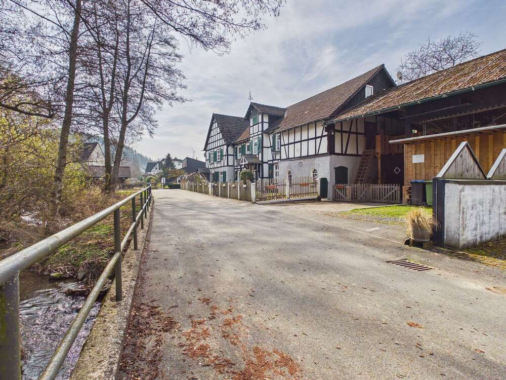 Thumbnail-Haus zum Kaufen in Eslohe (Sauerland) 119.000,00 € 220 m²