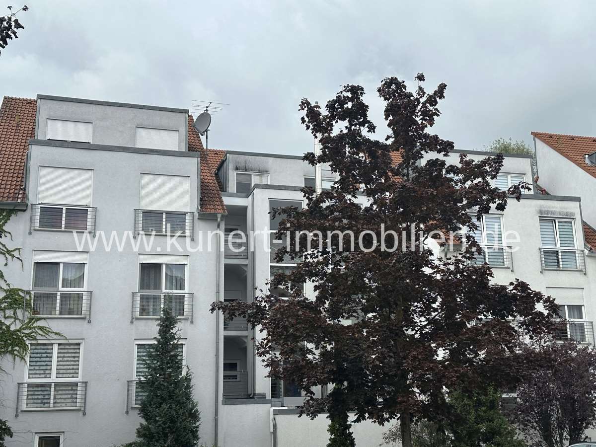 Thumbnail-Wohnung zum Kaufen in Halle 205.000,00 € 84.81 m²