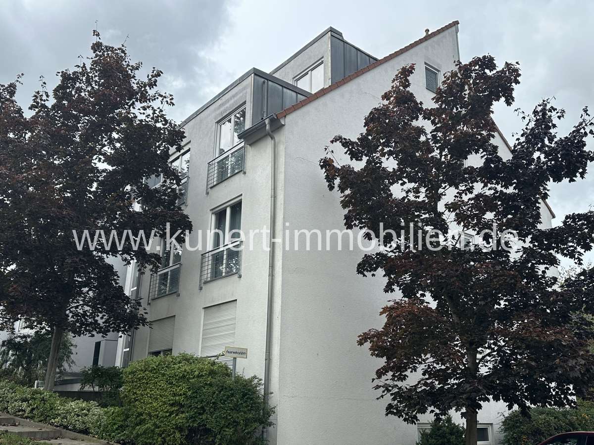 Thumbnail-Wohnung zum Kaufen in Halle 236.500,00 € 92.03 m²