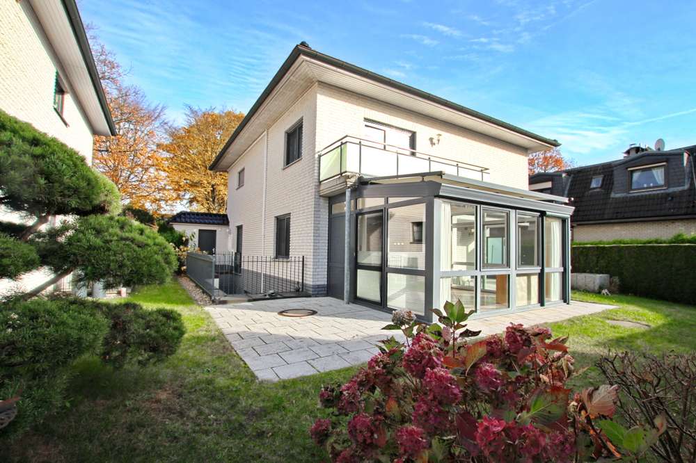 Thumbnail-Haus zum Kaufen in Hamburg-Poppenbüttel 1.098.000,00 € 247.5 m²