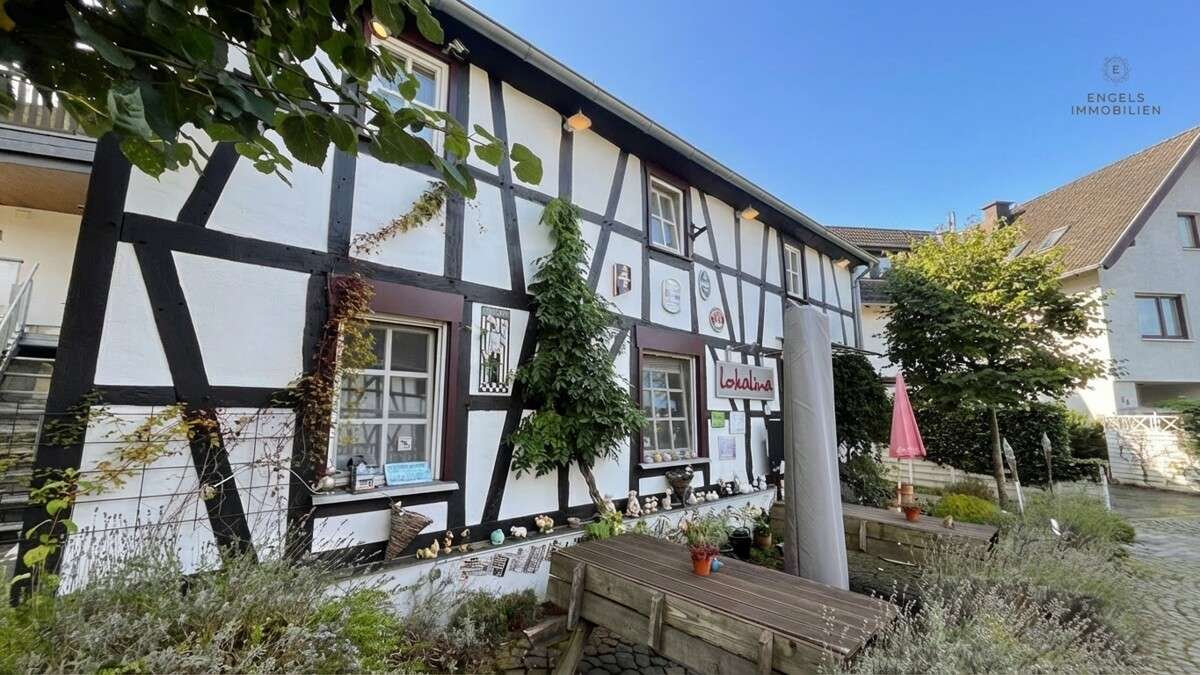 Thumbnail-Haus zum Kaufen in Hennef 640.000,00 € 473.31 m²