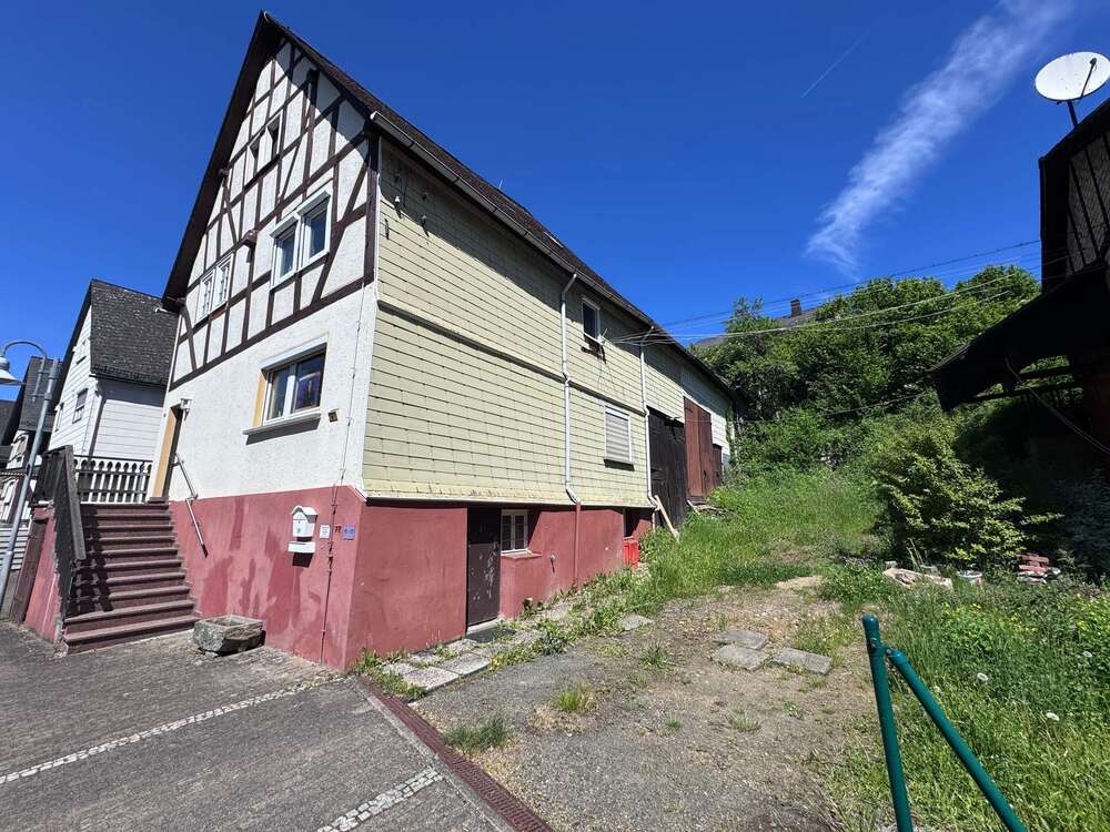 Thumbnail-Haus zum Kaufen in Dillenburg - Nanzenbach 99.000,00 € 115 m²