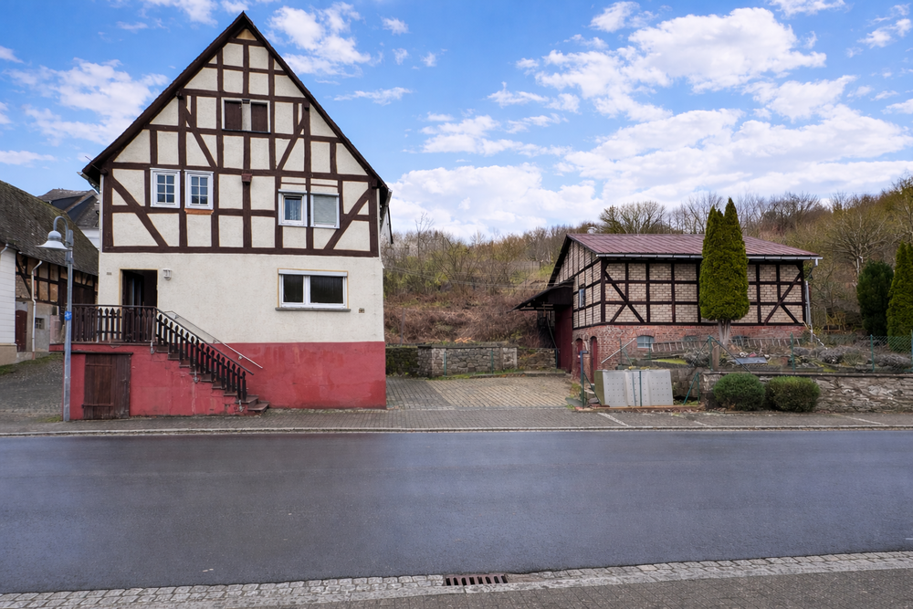 Thumbnail-Haus zum Kaufen in Dillenburg - Nanzenbach 135.000,00 € 115 m²