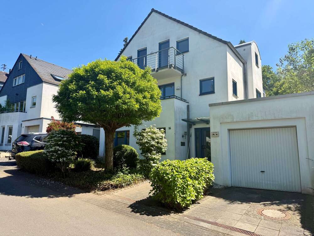 Thumbnail-Haus zum Mieten in Königswinter 2.150,00 € 215 m²