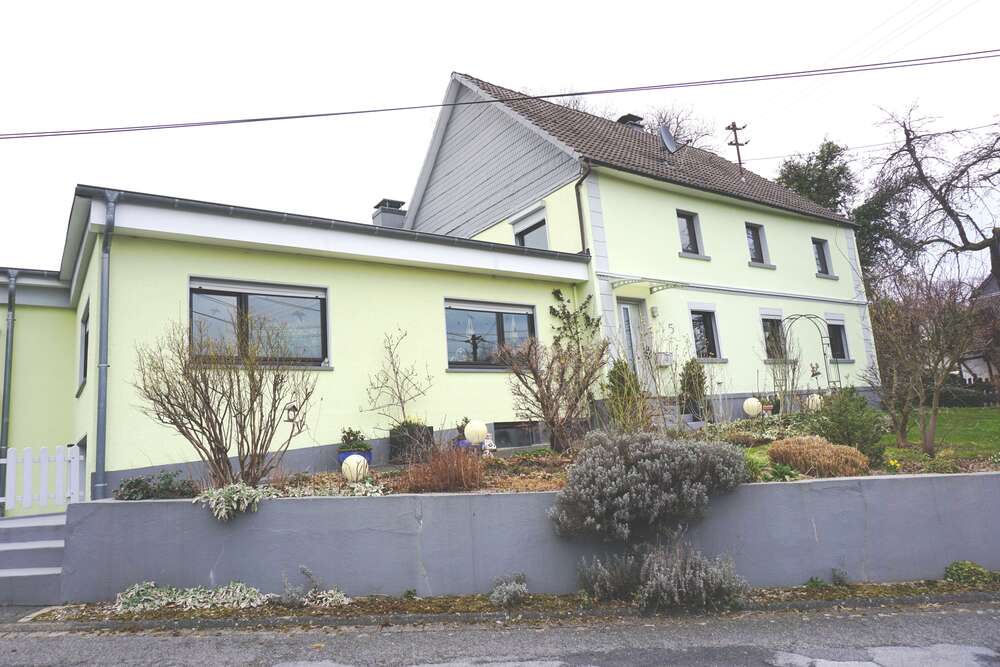 Thumbnail-Haus zum Kaufen in Reichshof- Sotterbach 280.000,00 € 196 m²