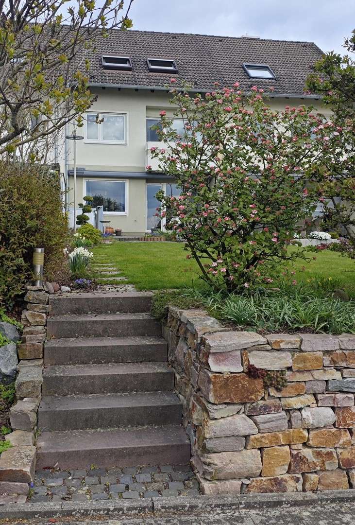 Thumbnail-Haus zum Kaufen in Flörsheim am Main 550.000,00 € 137 m²