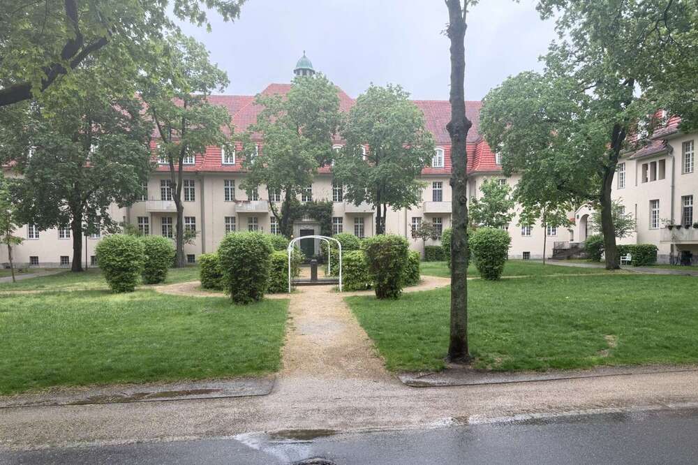 Thumbnail-Wohnung zum Kaufen in Berlin-Buch 275.000,00 € 68.41 m²
