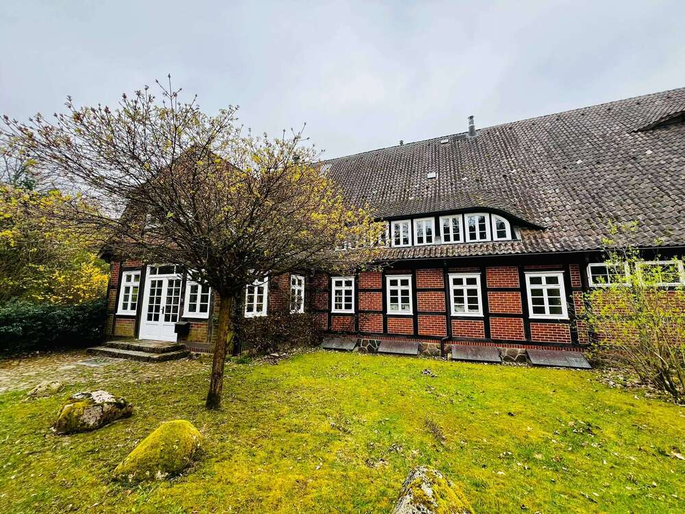 Thumbnail-Haus zum Mieten in Salzhausen 2.200,00 € 260 m²