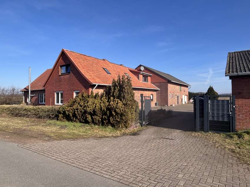 Thumbnail-Haus zum Kaufen in Borstel 375.000,00 € 339 m²
