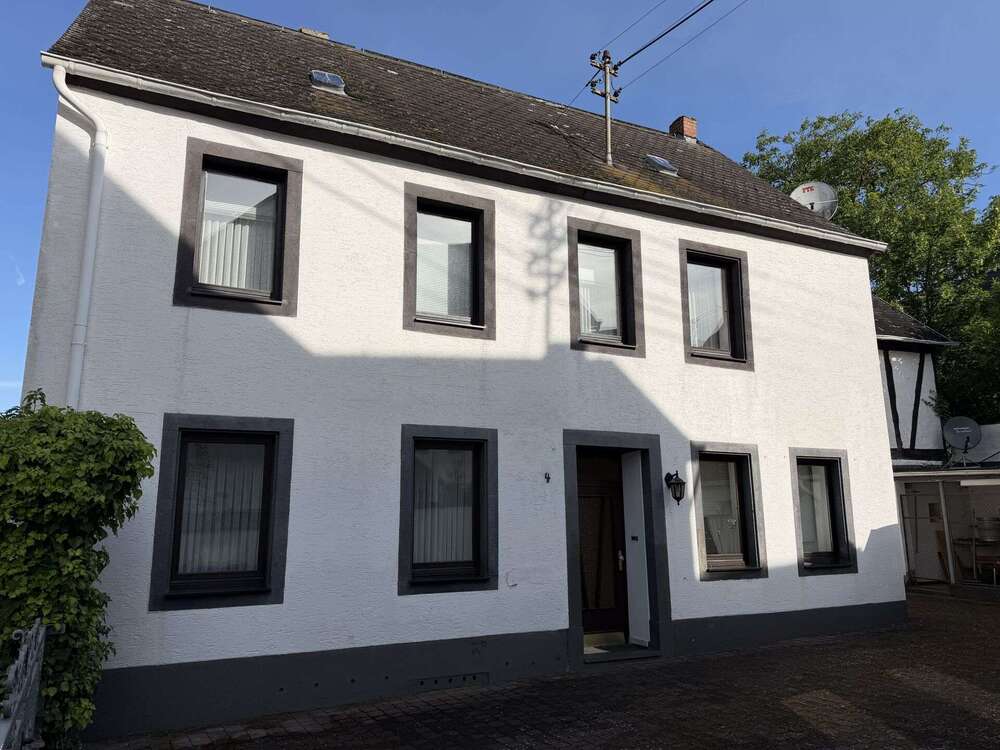 Thumbnail-Haus zum Kaufen in Münstermaifeld 135.000,00 € 132.09 m²