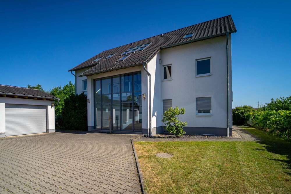 Thumbnail-Wohnung zum Mieten in Frankfurt am Main 2.650,00 € 270 m²